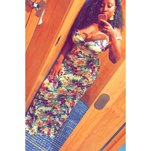 Jennifer Lopez Dresses & Skirts - 🔴 JLo  Chic Floral Maxi Dress size small